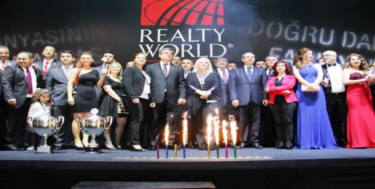 REALTY WORLD TRKYE'DEN FTE KUTLAMA